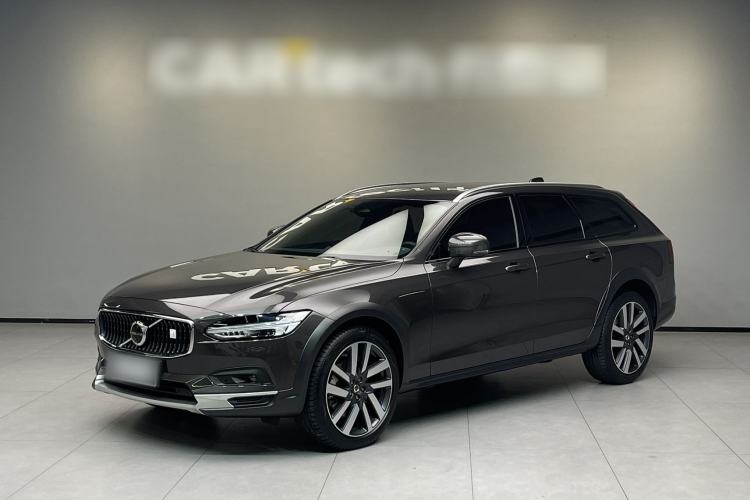 Used Volvo V90 2024 Cross Country B5 AWD Prestige Edition