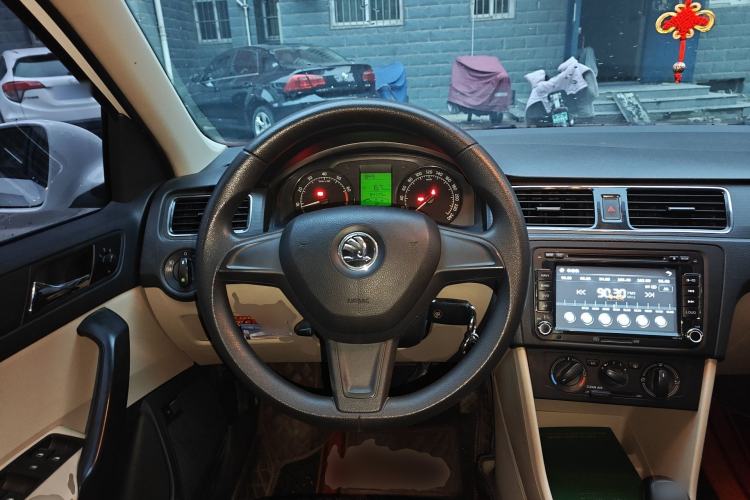 Used Skoda Rapid 2015 1.6L Manual Smart Selection Model Steering Wheel