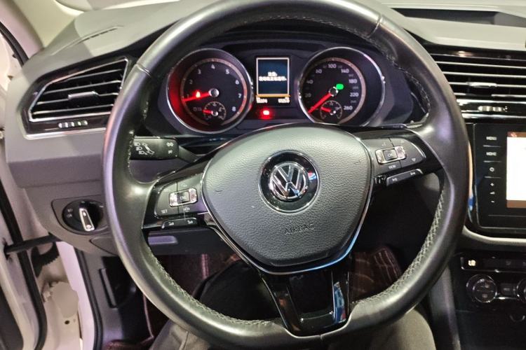 Used Volkswagen Tiguan L 2020 330TSI Automatic Two-Wheel Drive Panoramic Comfort Edition China VI Standard Steering Wheel