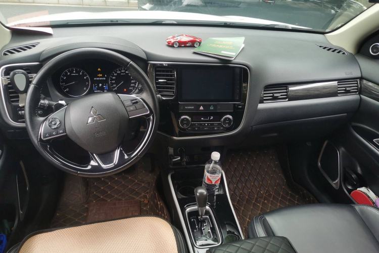 Used Mitsubishi Outlander 2019 2.0L Two-Wheel Drive Comfort Edition 5 Seats China VI Standard
