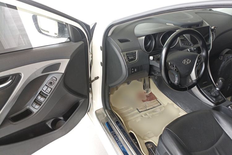 Used Hyundai Elantra (5th Generation / Langdong) 2015 1.6L Manual Leading Model
