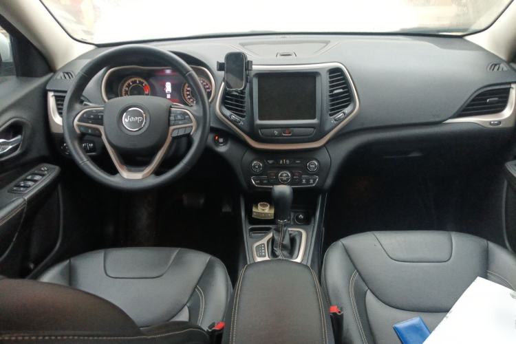 Used Jeep Cherokee 2017 2.0L Superior Edition Center Console