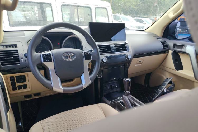 Used Toyota Land Cruiser 2017 4.0 V6 Low-Trim Version—Middle East
