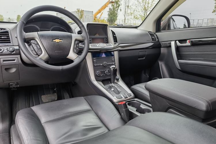 Used Chevrolet Captiva 2015 2.4L 4x4 Flagship Edition 7-Seater Interior 1
