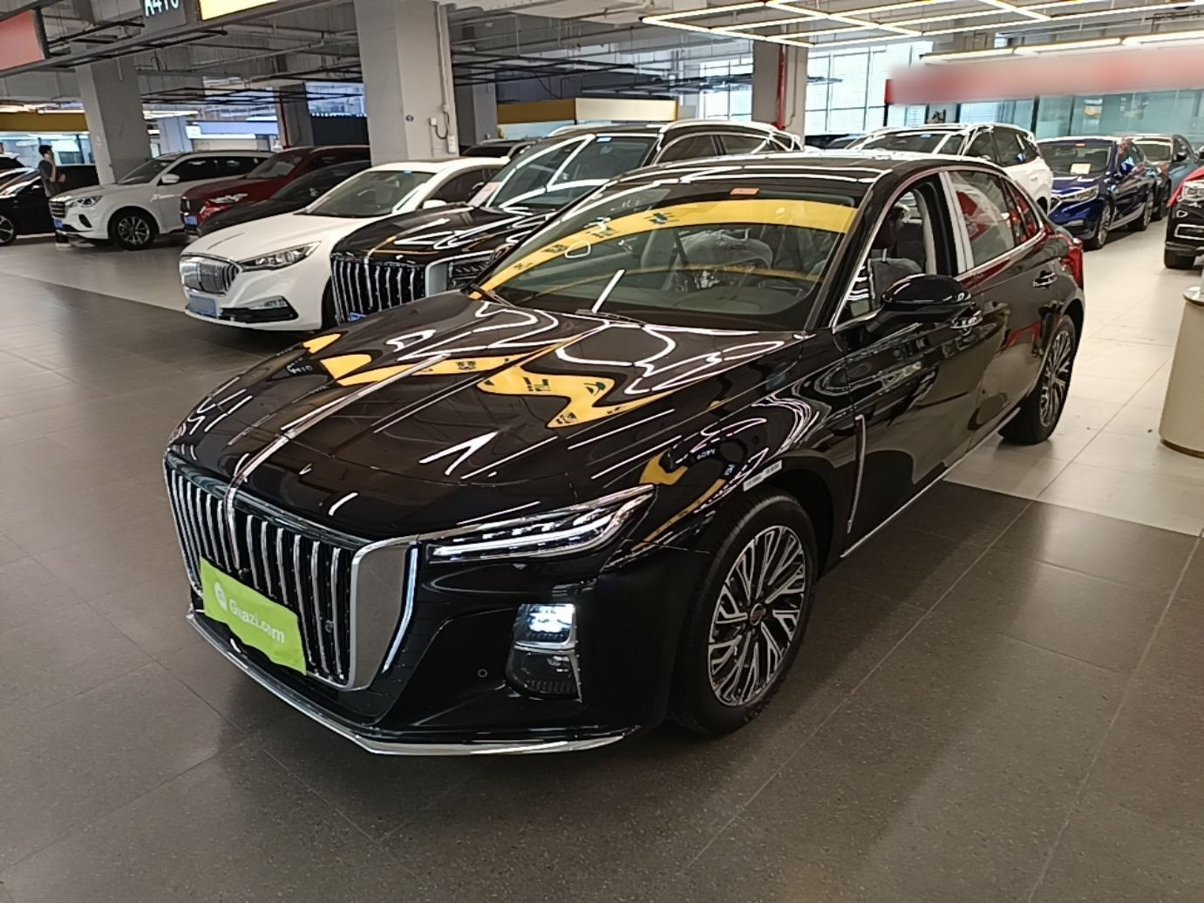 Unter der Vorderseite des Autos