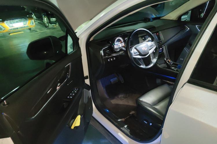 Used Cadillac XT5 2017 Anniversary Edition 25T Luxury Model Driver Seat