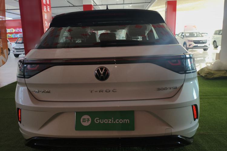 Used Volkswagen T-ROC 2025 Facelift Model 2 300TSI DSG Two-Wheel Drive Chenguang Edition
