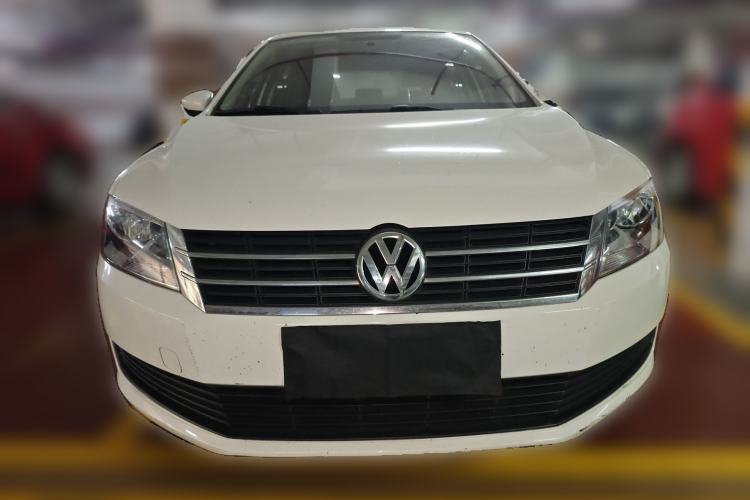 Used Volkswagen Gran Lavida 2013 1.6L Manual Fashion Model Front