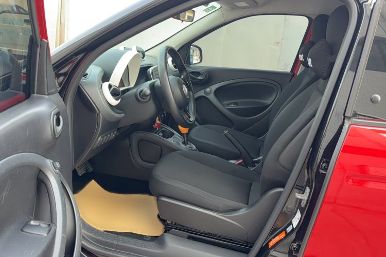 Used smart forfour 2018 1.0L 52 kW Dynamic Edition Driver Seat