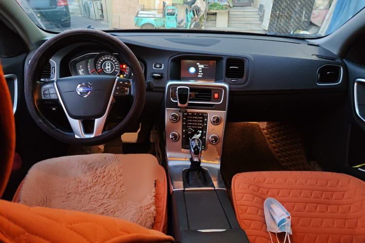 Used Volvo S60 2015 S60L 2.0T Zhiyuan Edition
