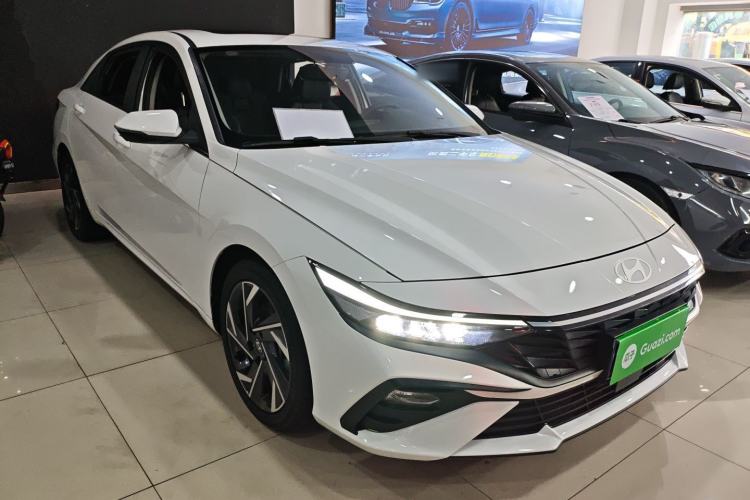 Used Hyundai Elantra 2023 1.5L CVT GLX Elite Edition Front Right 45 Deg