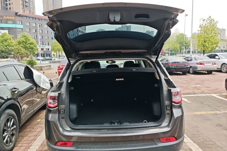 Used Jeep Compass 2017 200T Automatic Family Edition
