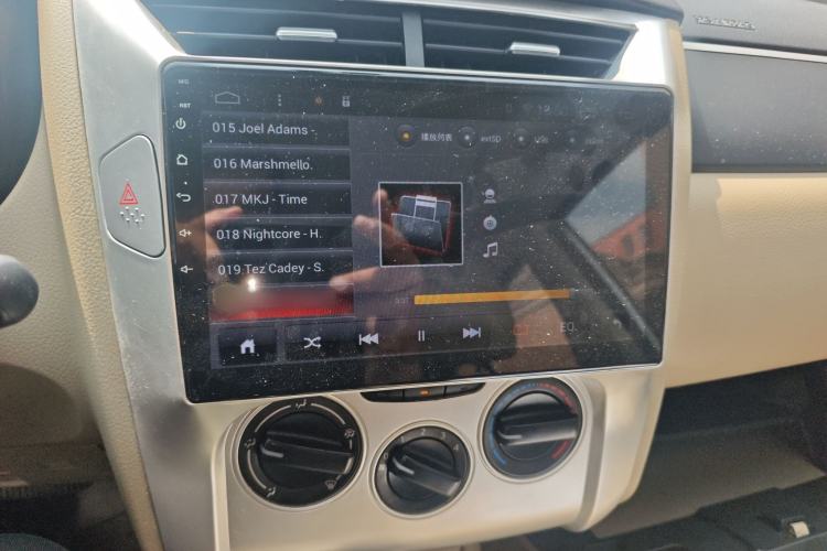 Used Venucia R50 2013 1.6L Automatic Luxury Edition Audio And AC Panel