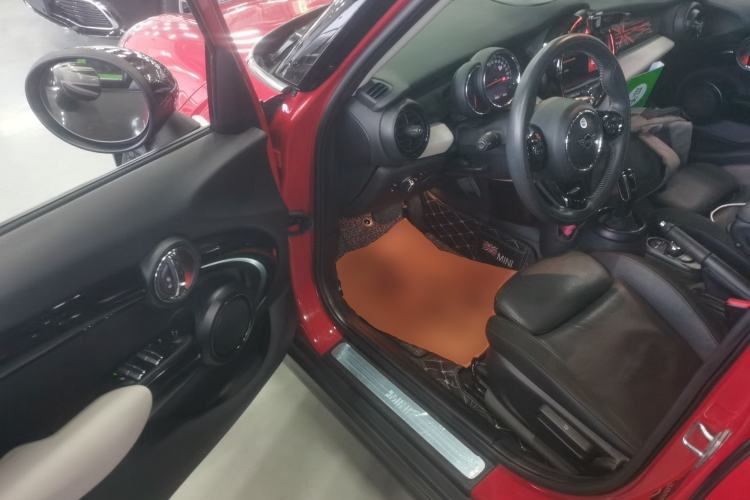 Used MINI MINI 2018 1.5T COOPER Artist Five-Door Edition
