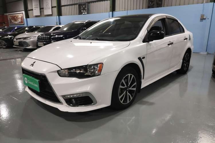 Used Mitsubishi Lancer EX 2016 1.8L CVT Black-and-White Retro Edition