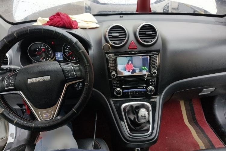 Used Haval H6 2015 Upgraded Model 1.5T Manual Two-Wheel Drive Urban Version Center Console