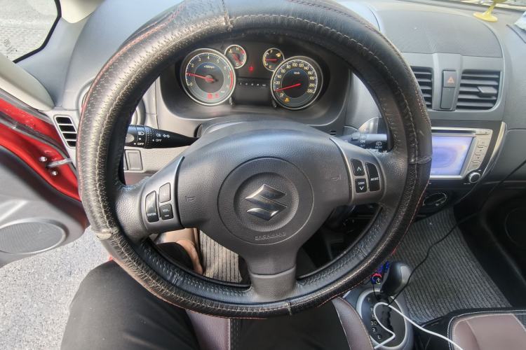 Used Suzuki SX4 2012 1.6L Automatic Ruiqi Model Steering Wheel