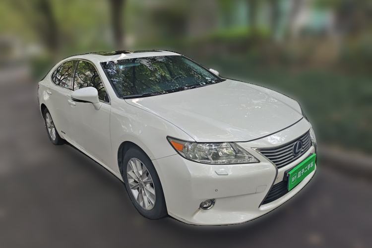 Used Lexus ES 2014 300h Elite Edition
