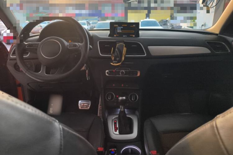 Used Audi Q3 2018 30th Anniversary Edition 35 TFSI Sport Model Center Console