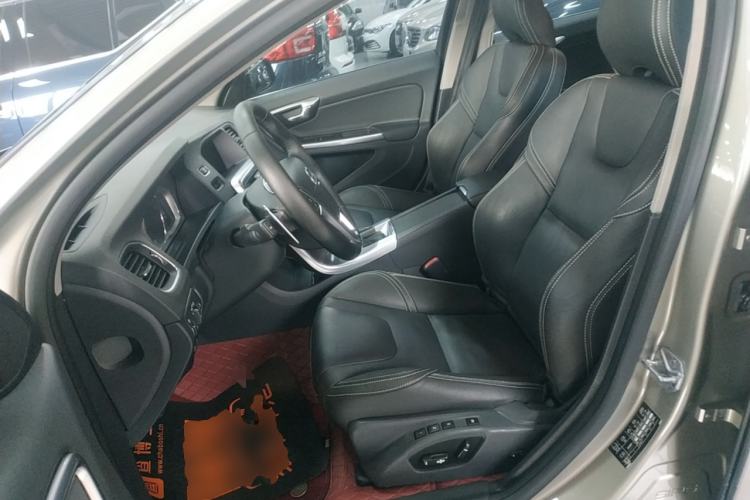 Used Volvo V60 2015 T5 Zhiya Edition
