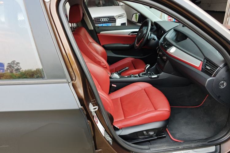 Used BMW X1 2014 xDrive20i Sports Design Package Right Front Seat