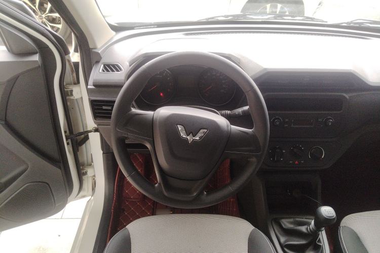 Used Wuling Hongguang 2019 1.5L S Basic Version China VI Standard LAR