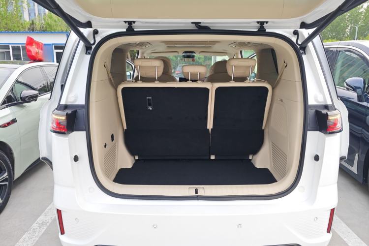 Used VOYAH Dream 2025 PHEV Four-Wheel-Drive Flagship Kunpeng Edition Trunk