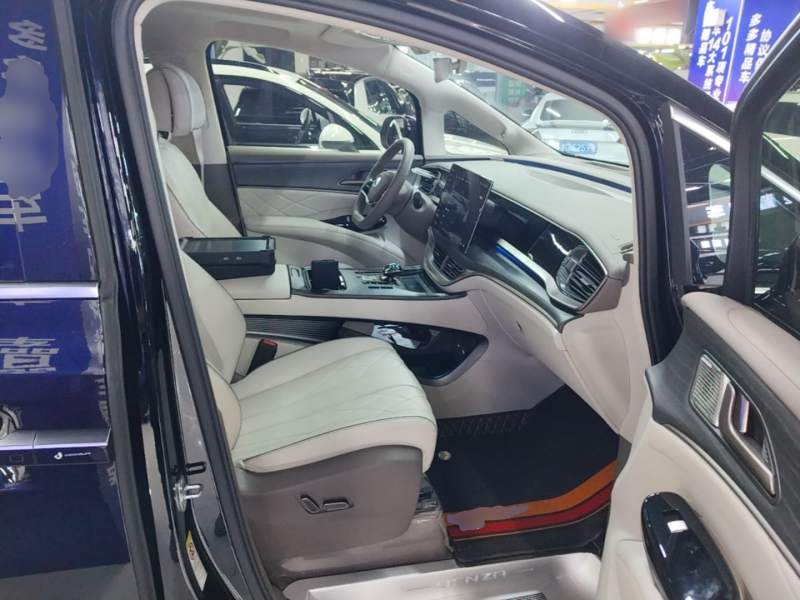 Used Denza D9 2022 DM-i 970 Four-Wheel Drive Flagship Model — 24