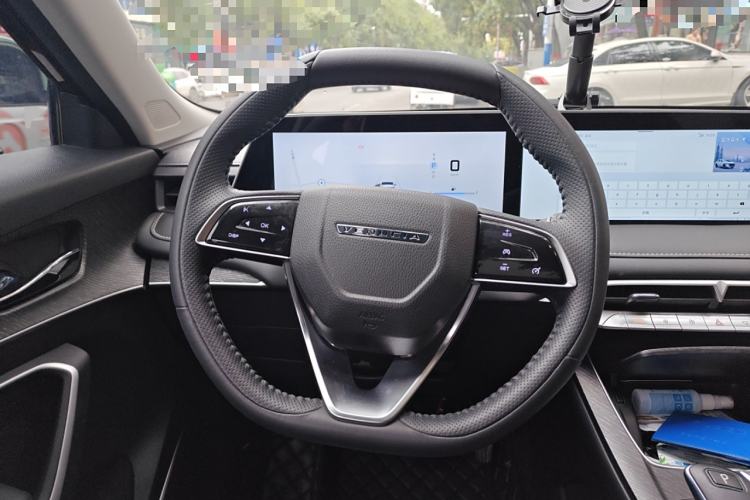 Used Venucia V 2022 260T Black Horse Edition · Idol
