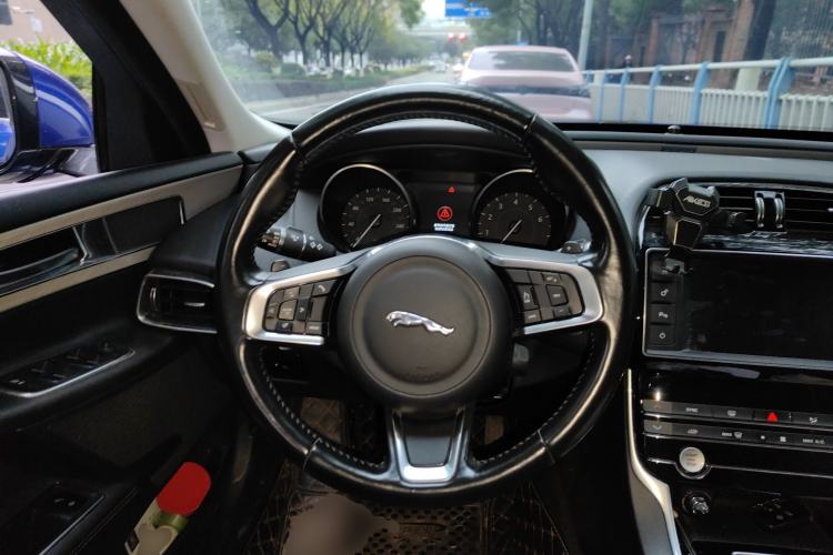 Used Jaguar XEL 2018 2.0T 200 PS LOVE Devotion Edition