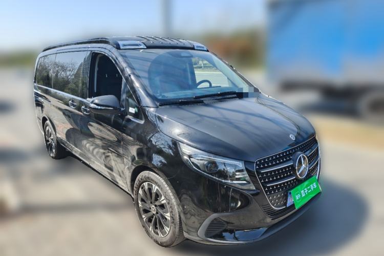 Used Mercedes-Benz V-Class 2024 V 300 Pilot Edition Front Right 45 Deg