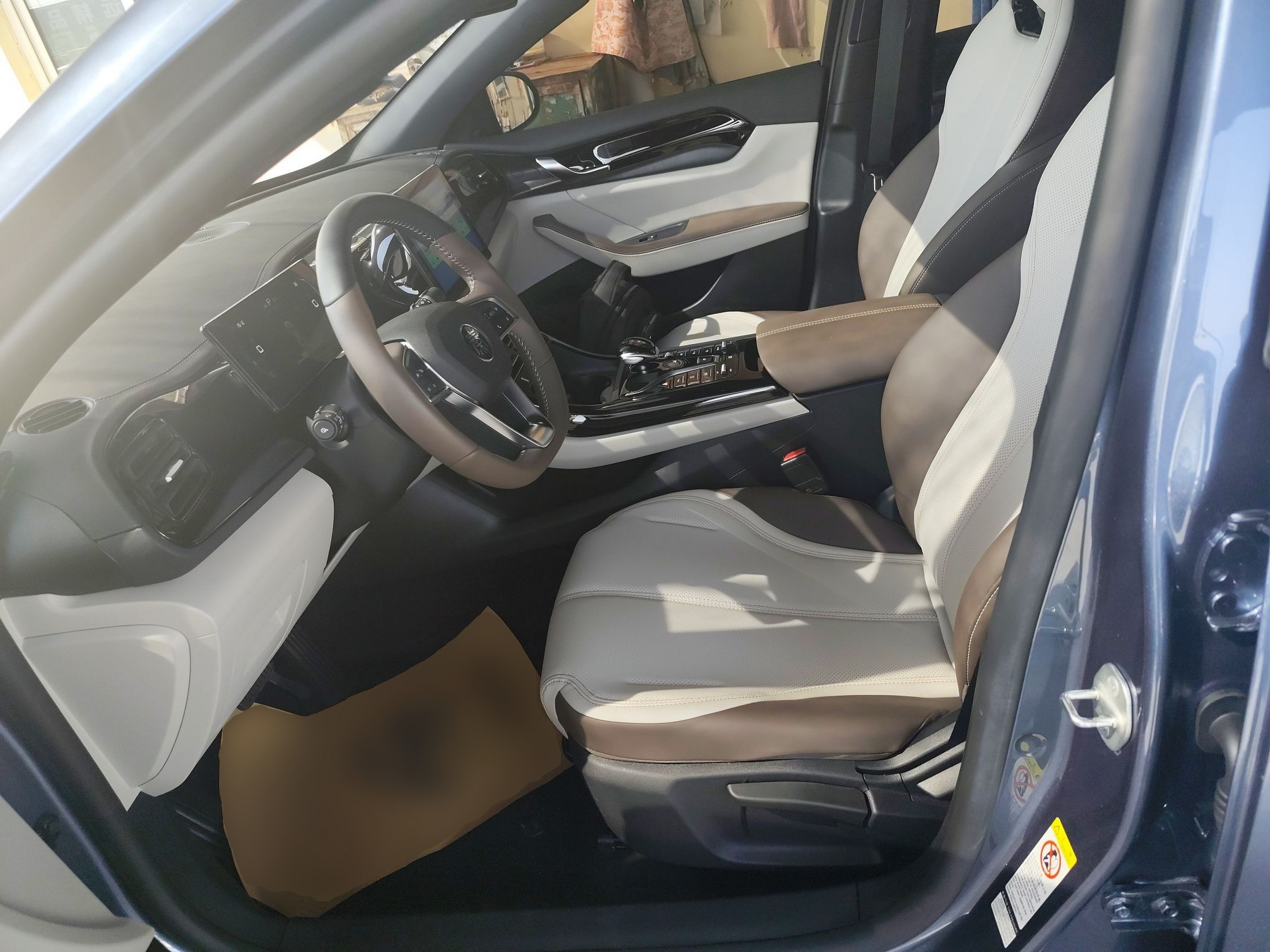 Переднее сиденье в автомобиле