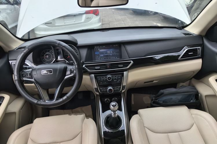 Used Zotye Domy X5 2017 Upgraded Model 1.5T Manual Luxury Version Center Console