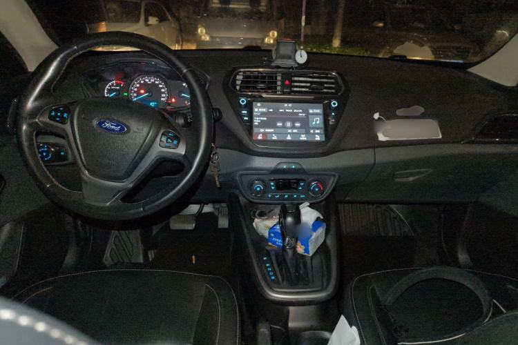 Used Ford Escort 2015 1.5L Automatic Fashion Model Center Console