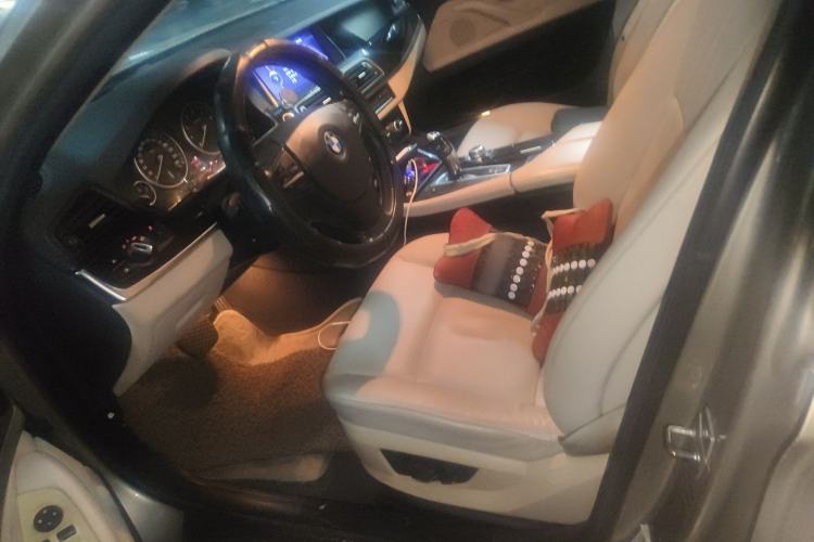 Used BMW 5 Series 2011 523Li Leading Model
