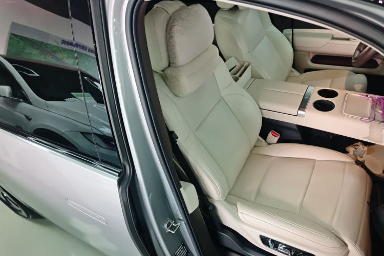 Used Li Auto MEGA 2024 Ultra Model Right Front Seat