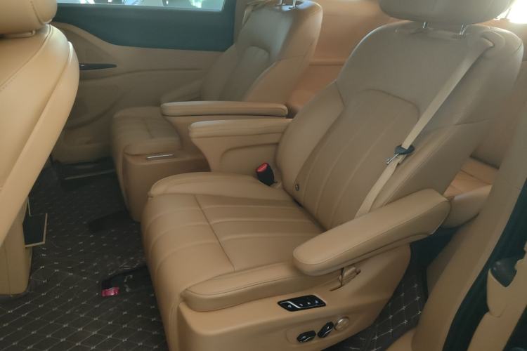 Used VOYAH Dream 2025 EV Four-Wheel Drive Excellence Kunpeng Edition
