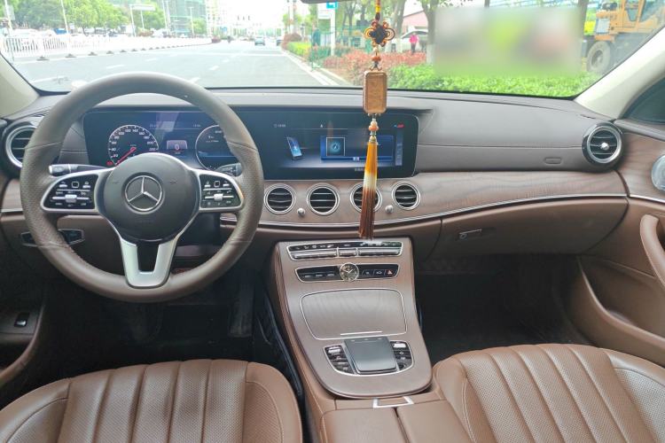 Used Mercedes-Benz E-Class 2020 Restyled E 300 L Exclusive Edition Center Console