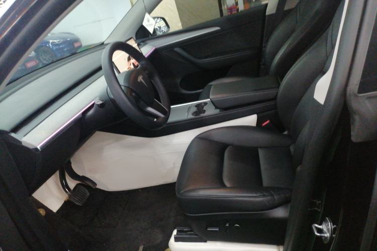 Used Tesla Model Y 2023 Long-Range All-Wheel-Drive Version
