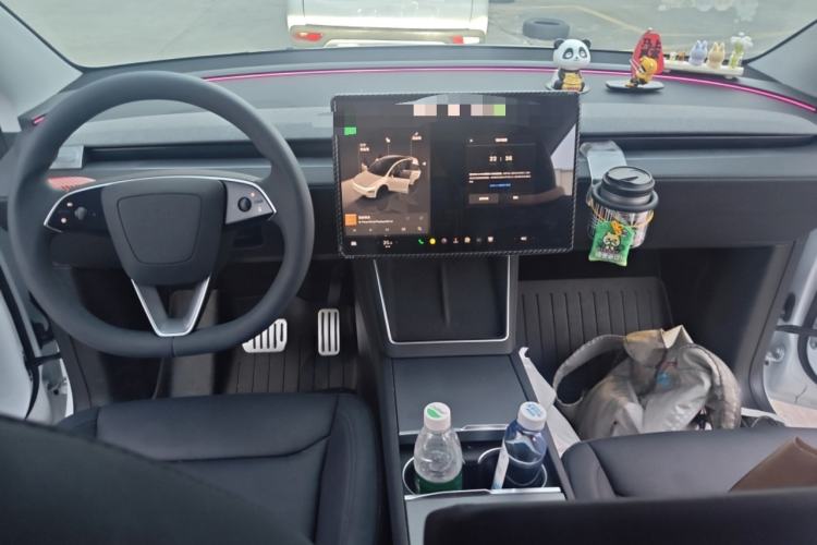 Used Tesla Model Y 2025 Updated Version Long-Range All-Wheel Drive Center Console