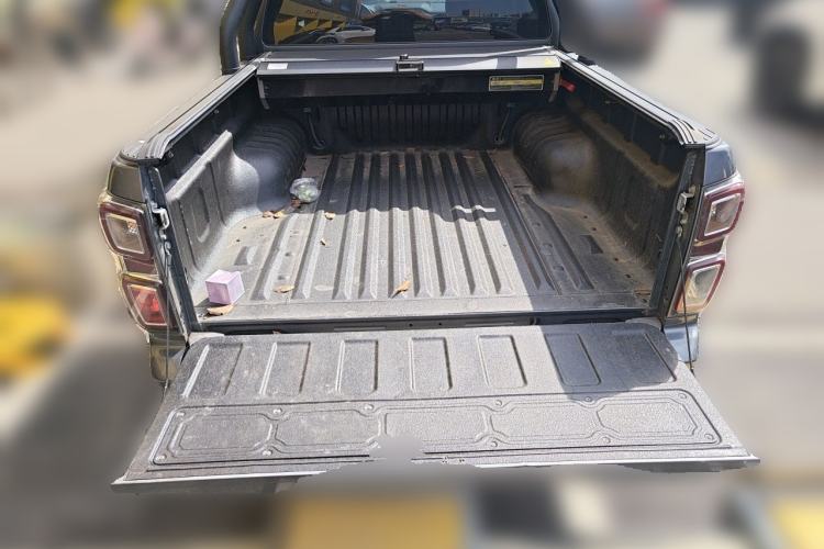Used Isuzu D-MAX 2023 1.9T Manual Two-Wheel Drive ZhiLing Version
