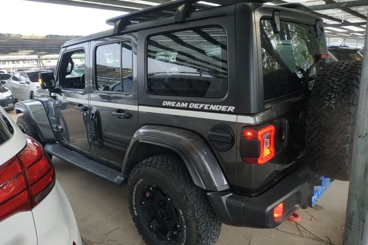 Used Jeep Wrangler 2019 2.0T Sahara Four-Door Version China VI Emission Standard