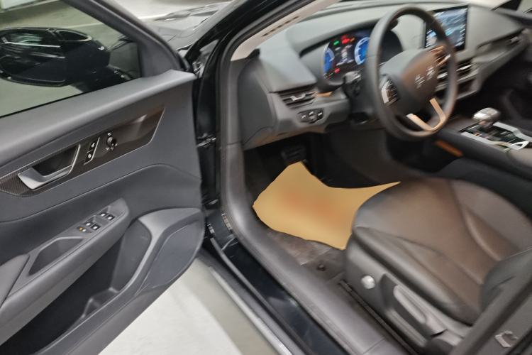 Used Hongqi E-QM5 2022 431 km Charge & Enjoy Edition Driver Seat