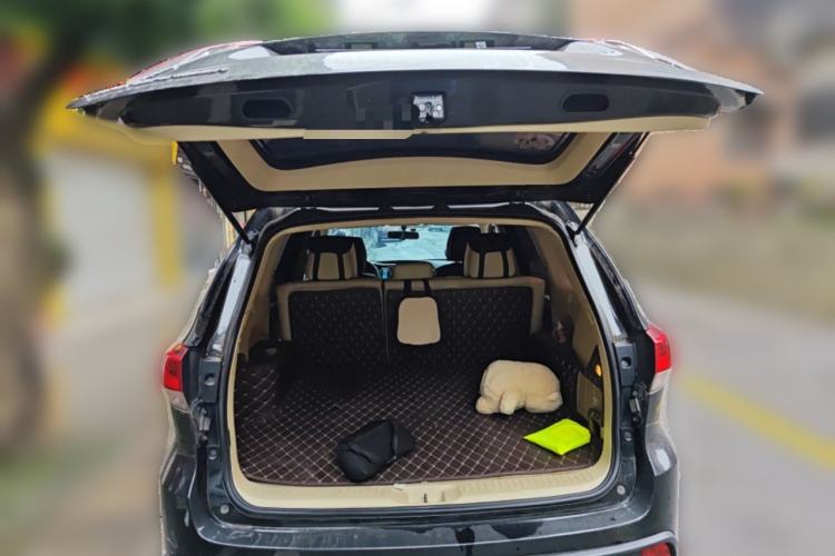 Used Toyota Highlander 2018 2.0T Two-Wheel Drive Elite Version 5 Seats China VI Standard Trunk