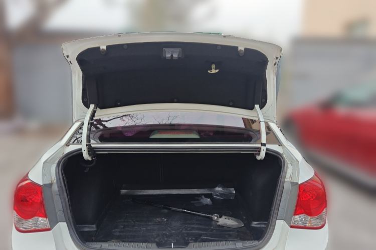 Used Chevrolet Cruze 2011 1.8L SE Automatic Trunk