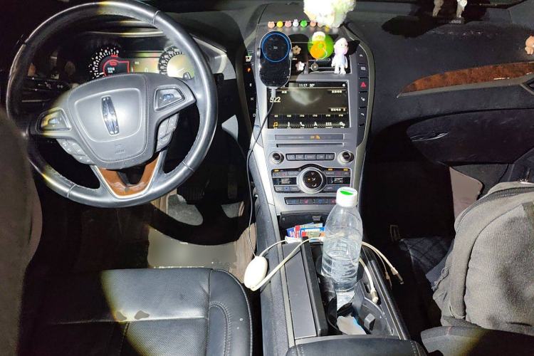 Used Lincoln MKZ 2018 2.0T Luxury Edition Center Console