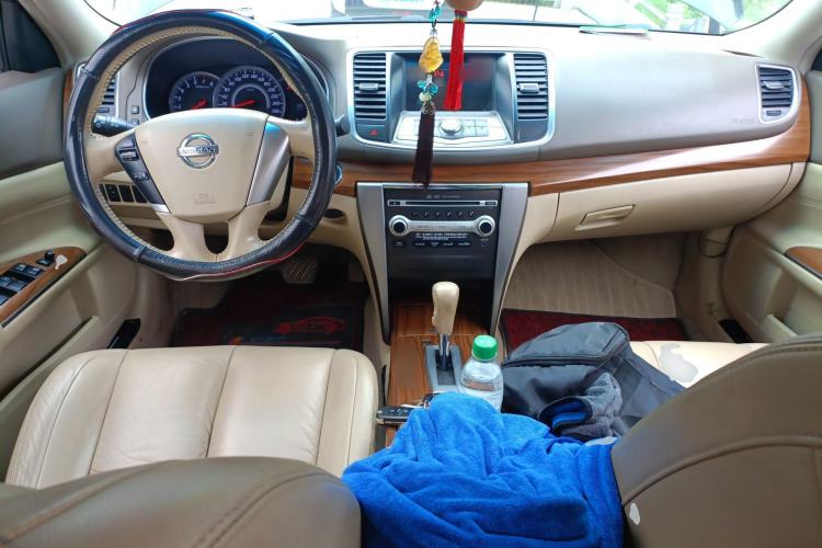 Used Nissan Teana 2011 2.0L XL Comfort Edition Center Console