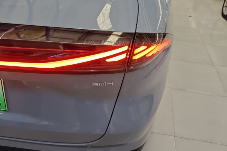 Used Geely Galaxy L6 2025 EM-i 140km Long-Range Version Right Rear Taillight