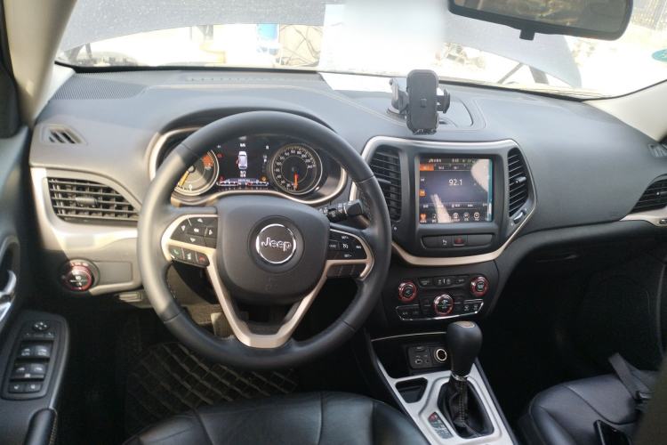 Used Jeep Cherokee 2017 2.0L Superior Edition