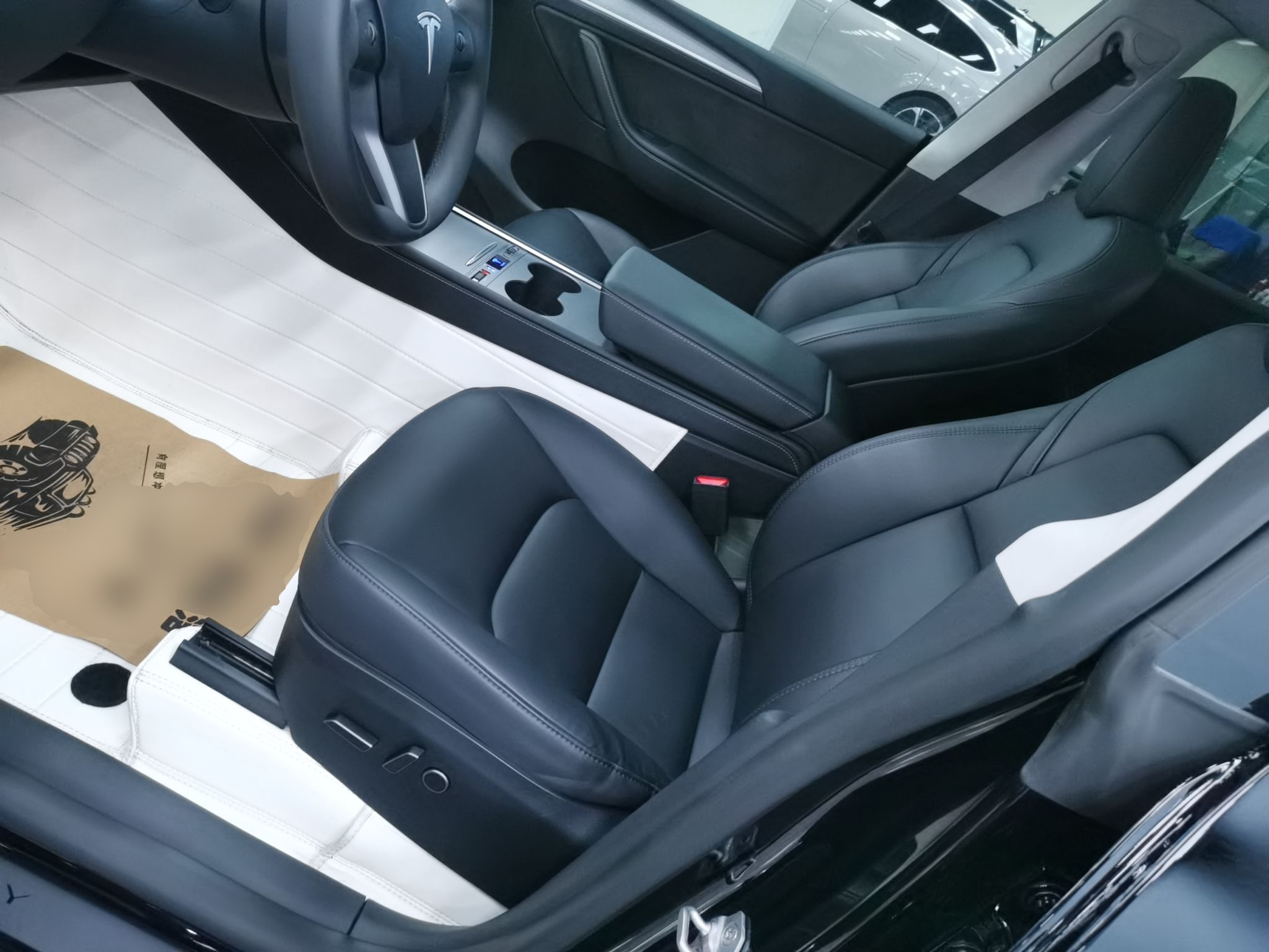 Переднее сиденье в автомобиле